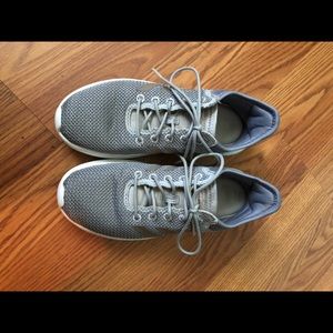 Adidas size 6 cloud foam tennis shoes